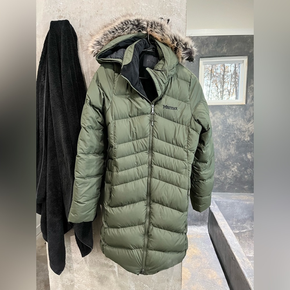 Women’s marmot green jacket